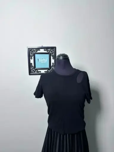 Black Tee